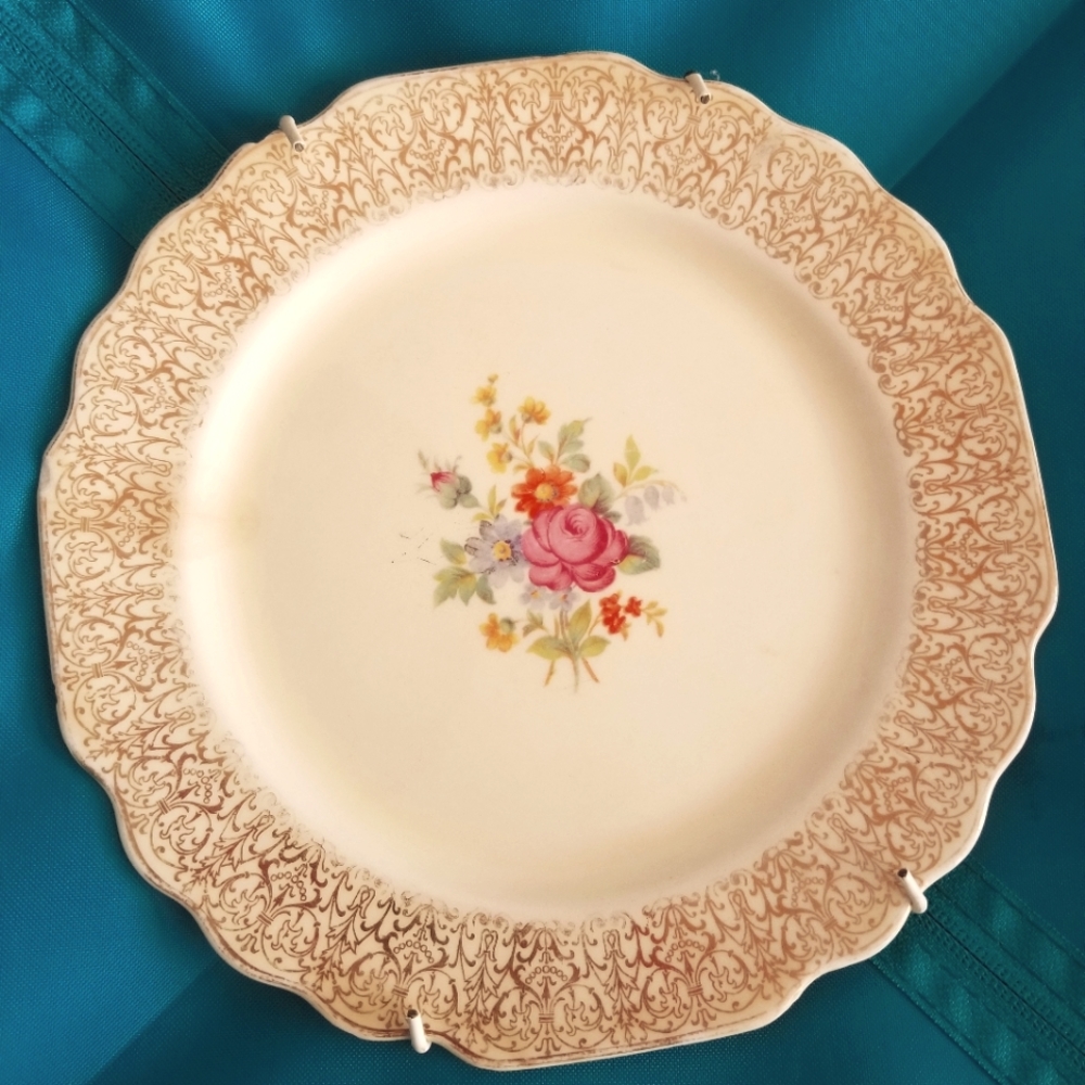 Lido W.G. George Canarytone china plate